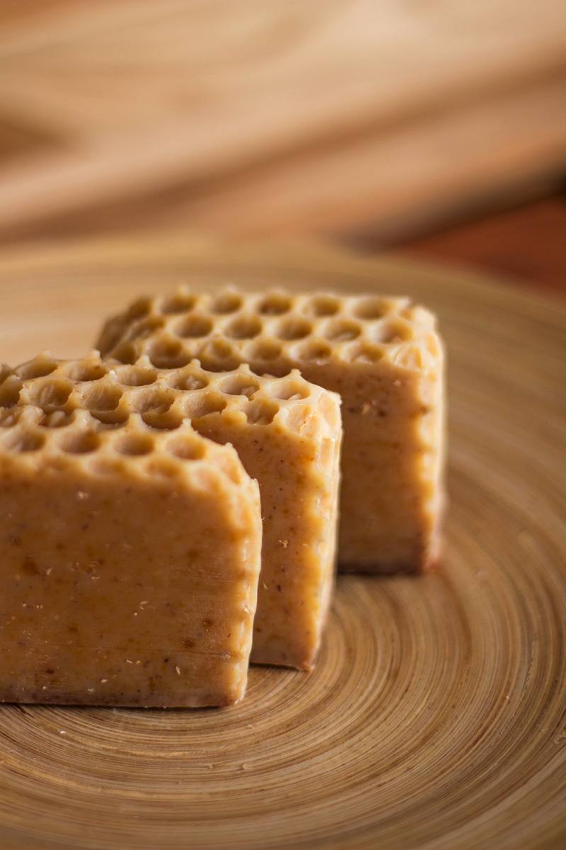 Jab贸n Natural Loofah Avena y Miel - Imagen 2