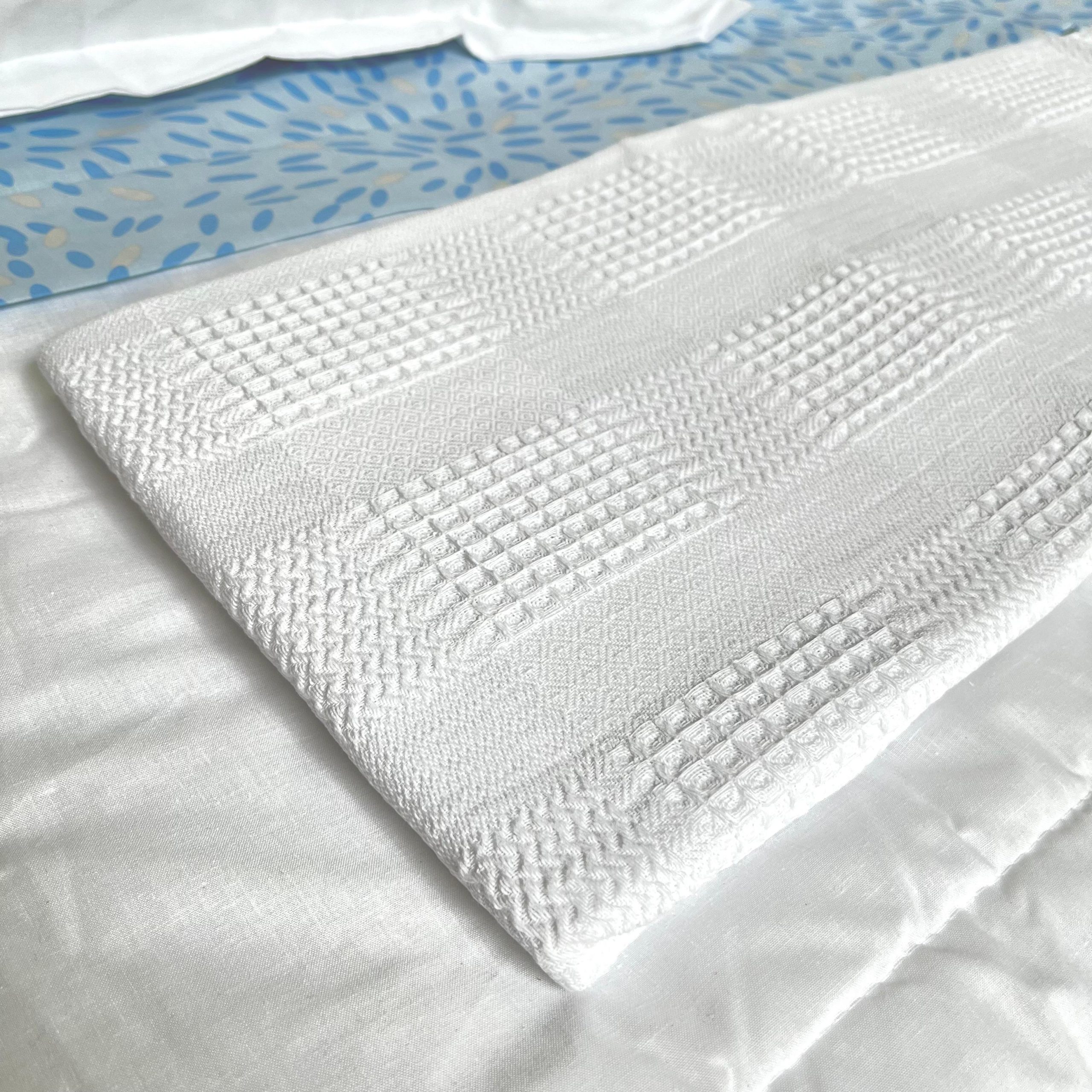 Cobija Galleta 100% Algodón Color Blanco - Imagen 3